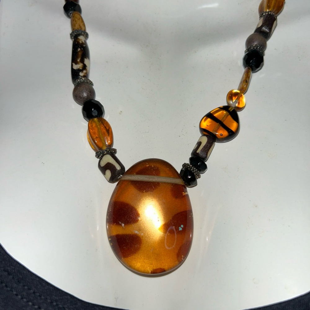 Source‎ Unknown Vintage Golden and Black Artistic Necklace